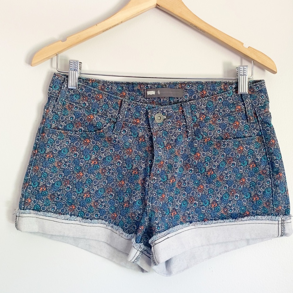 Floral printed levi’s jean shorts.  Size 6